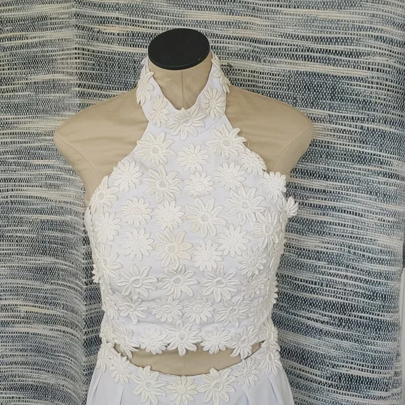 Vintage White Jumpsuit Flower details - Picture 2 of 8